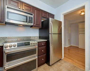 2501 Arlington Boulevard - Photo Thumbnail 9