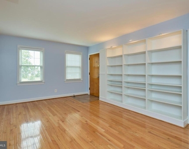 2501 Arlington Boulevard - Photo Thumbnail 6