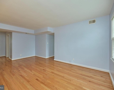 2501 Arlington Boulevard - Photo Thumbnail 3