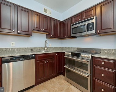 2501 Arlington Boulevard - Photo Thumbnail 4