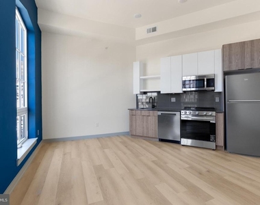 689 N Broad Street - Photo Thumbnail 2