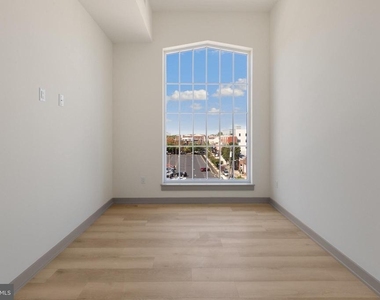 689 N Broad Street - Photo Thumbnail 7