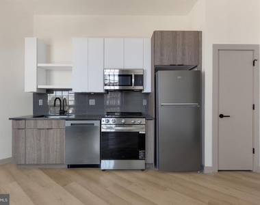 689 N Broad Street - Photo Thumbnail 3