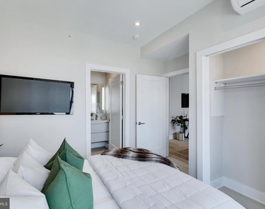 1533-1535 Ridge Avenue - Photo Thumbnail 13