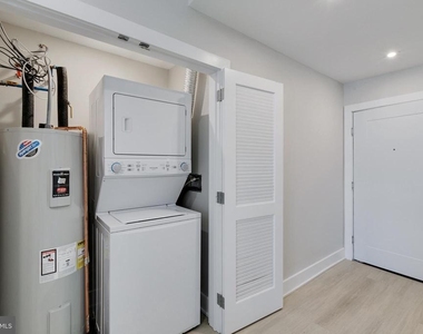 1533-1535 Ridge Avenue - Photo Thumbnail 12