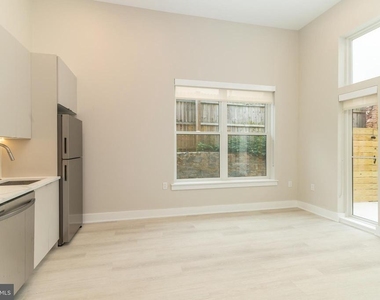1533-1535 Ridge Avenue - Photo Thumbnail 4