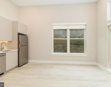 1533-1535 Ridge Avenue - Photo Thumbnail 3