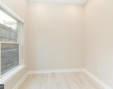 1533-1535 Ridge Avenue - Photo Thumbnail 6