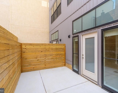 1533-1535 Ridge Avenue - Photo Thumbnail 12