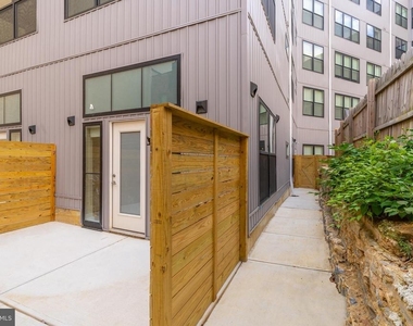 1533-1535 Ridge Avenue - Photo Thumbnail 11