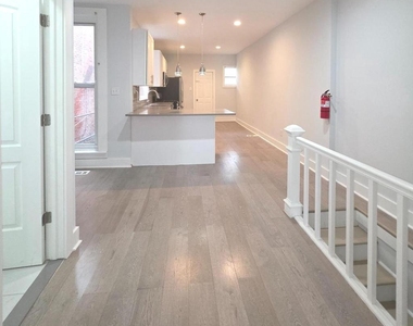 5515 Catharine Street - Photo Thumbnail 2