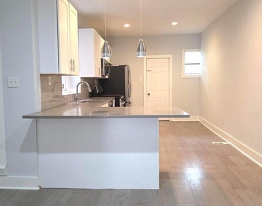 5515 Catharine Street - Photo Thumbnail 3