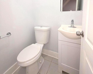 5515 Catharine Street - Photo Thumbnail 6