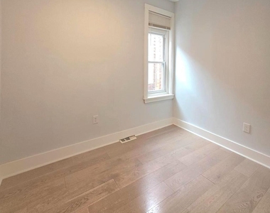 5515 Catharine Street - Photo Thumbnail 12