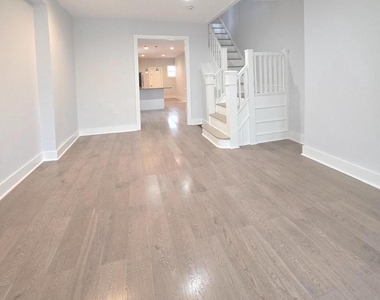 5515 Catharine Street - Photo Thumbnail 1