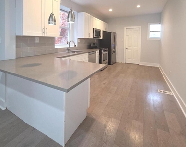 5515 Catharine Street - Photo Thumbnail 5