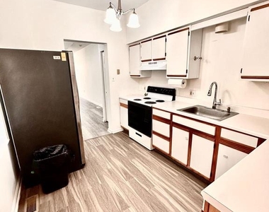 5227 Ridge Avenue - Photo Thumbnail 7