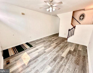 5227 Ridge Avenue - Photo Thumbnail 2