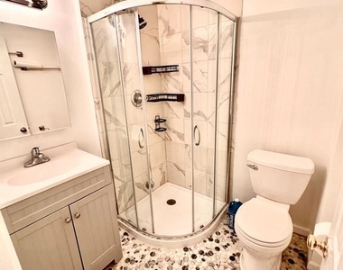 5227 Ridge Avenue - Photo Thumbnail 14
