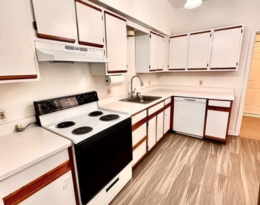 5227 Ridge Avenue - Photo Thumbnail 6