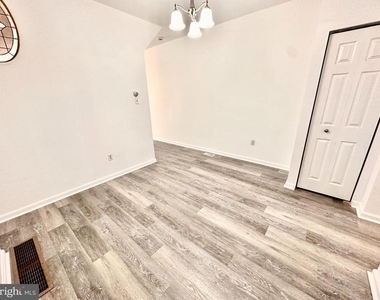 5227 Ridge Avenue - Photo Thumbnail 5