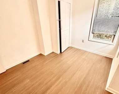 5227 Ridge Avenue - Photo Thumbnail 15