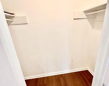 5227 Ridge Avenue - Photo Thumbnail 12