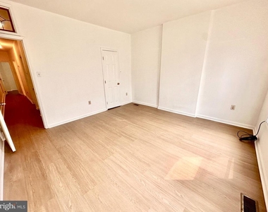 5227 Ridge Avenue - Photo Thumbnail 11