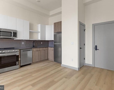 689 N Broad Street - Photo Thumbnail 2