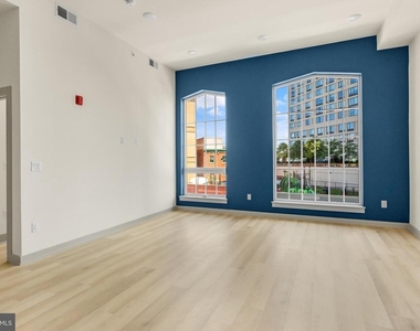 689 N Broad Street - Photo Thumbnail 4