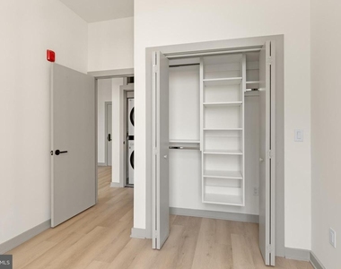 689 N Broad Street - Photo Thumbnail 14