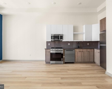 689 N Broad Street - Photo Thumbnail 7