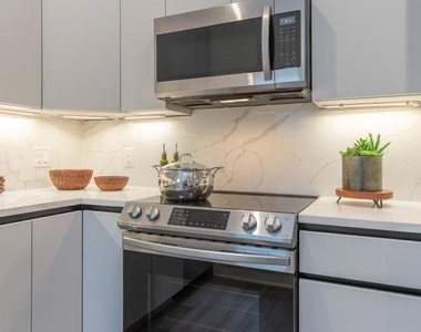 1421 E Columbia Avenue - Photo Thumbnail 8