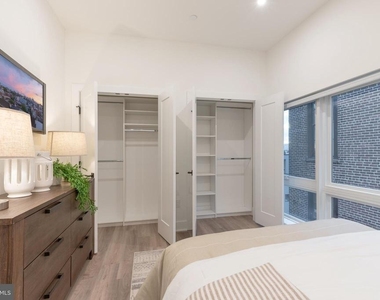 1421 E Columbia Avenue - Photo Thumbnail 12