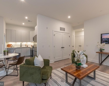 1421 E Columbia Avenue - Photo Thumbnail 3