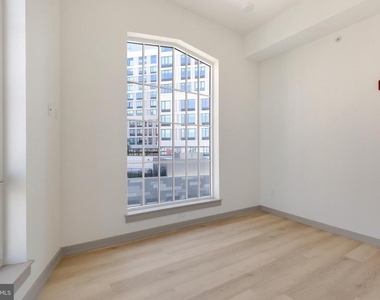 689 N Broad Street - Photo Thumbnail 10