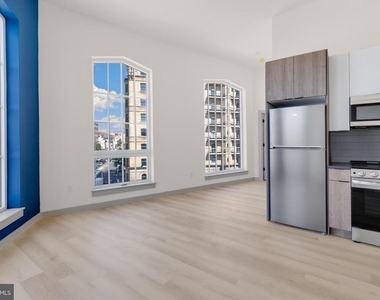 689 N Broad Street - Photo Thumbnail 2