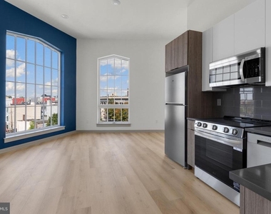 689 N Broad Street - Photo Thumbnail 5