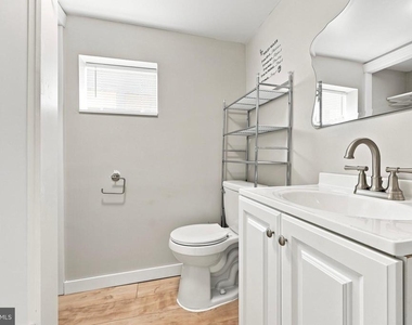 2307 N Mascher Street - Photo Thumbnail 10