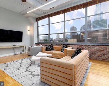 2200 Arch Street - Photo Thumbnail 2