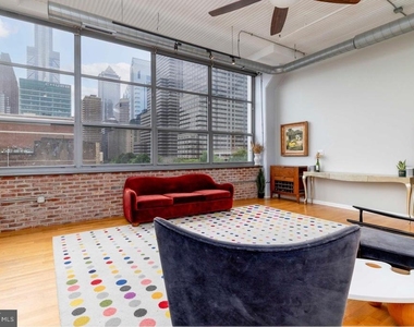 2200 Arch Street - Photo Thumbnail 4