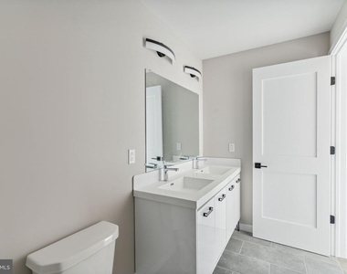 1648-50 Ridge Avenue - Photo Thumbnail 17