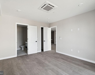 1648-50 Ridge Avenue - Photo Thumbnail 15