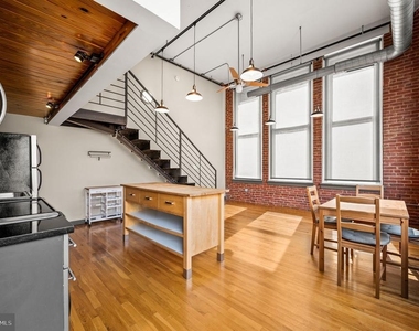 1027 Arch Street - Photo Thumbnail 5