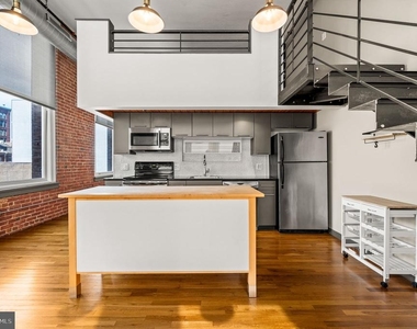 1027 Arch Street - Photo Thumbnail 8