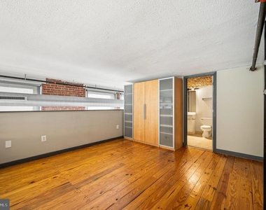 1027 Arch Street - Photo Thumbnail 11