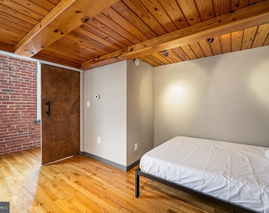 1027 Arch Street - Photo Thumbnail 3