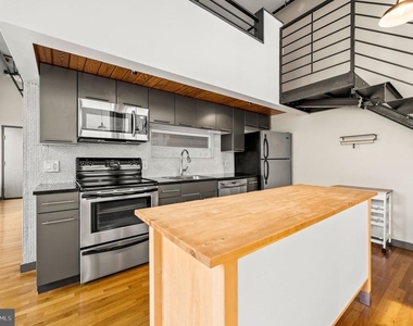 1027 Arch Street - Photo Thumbnail 7