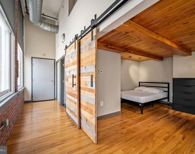 1027 Arch Street - Photo Thumbnail 2