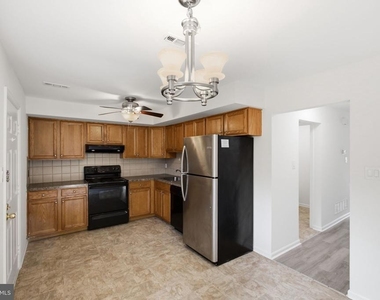 1006 York Road - Photo Thumbnail 9